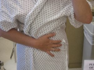 zena-bolovi-stomak-doktor